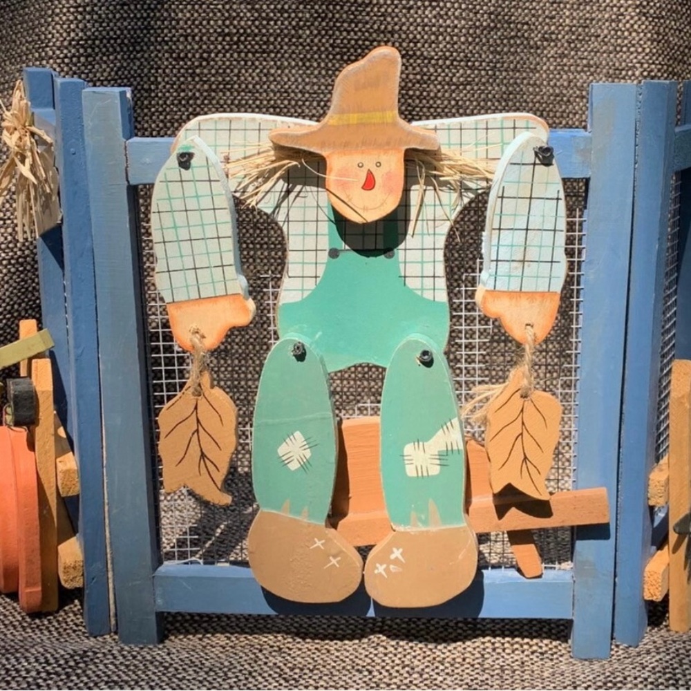 Fall Scarecrow Tabletop Screen